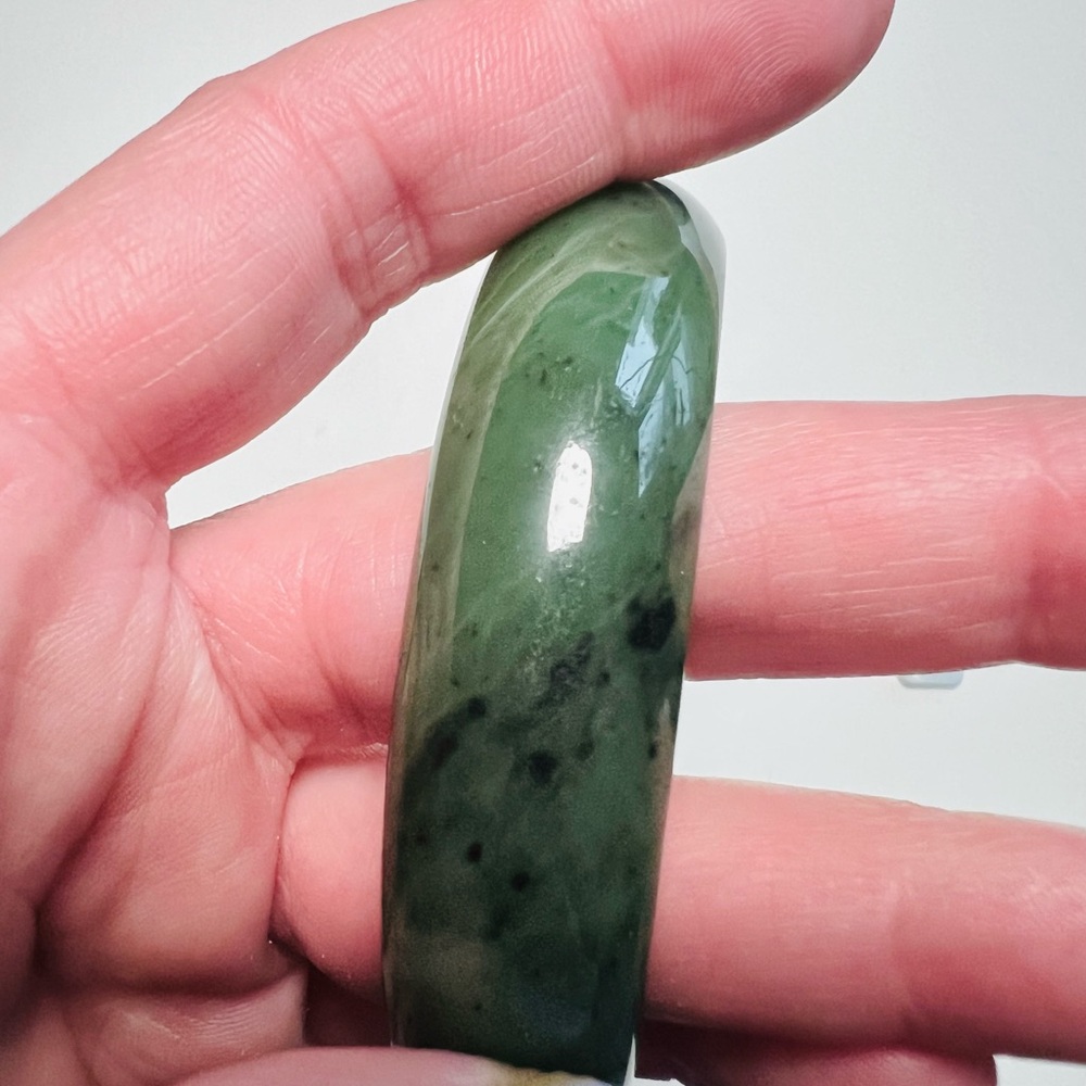 Nephrite Jade bangle 7.5”/19cm inner diameter - Picture 12 of 16